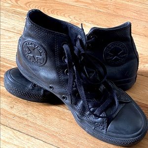 Barely worn! Black Leather Converse All Stars, 6.5
